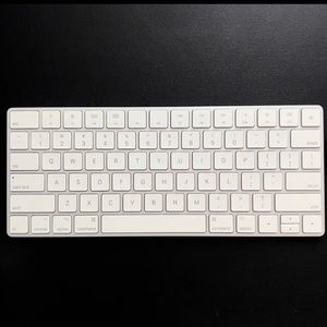 Apple MLA22LL Magic Keyboard 2 - White